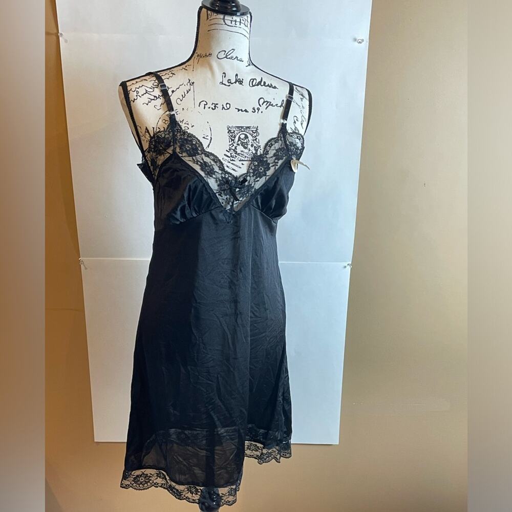 NWT L’Essentiel Lingerie Midi Sleeveless Lace Intimate Slip. Large. Lace Trim